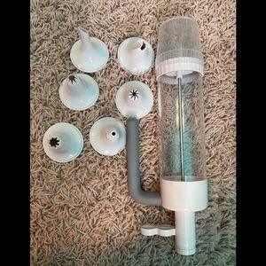 Pampered Chef Easy Accent Decorator